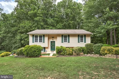 690 Arbor Dr, Westminster, MD 21158