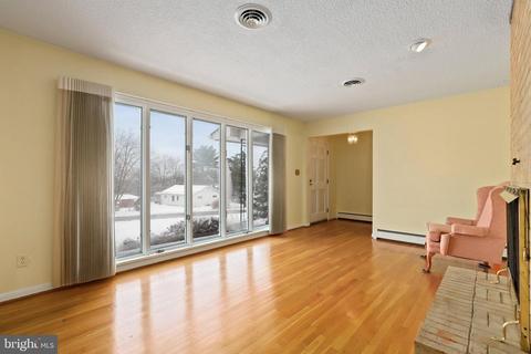 2302 Susanann Dr, Hampstead, MD 21074 photo 3