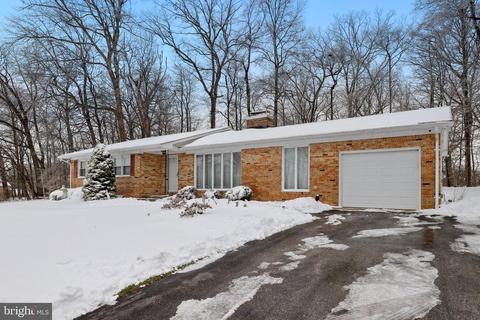2302 Susanann Dr, Hampstead, MD 21074 photo 2