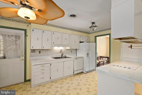 2302 Susanann Dr, Hampstead, MD 21074 photo 9