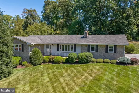 24 Hickory Ct, Westminster, MD 21157