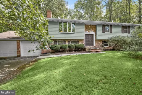 4000 Roop Rd, New Windsor, MD 21776