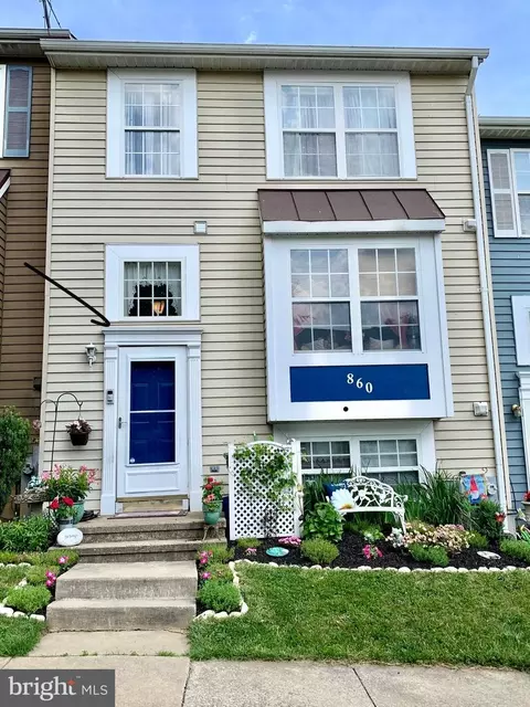 860 Gaming Sq, Hampstead, MD 21074