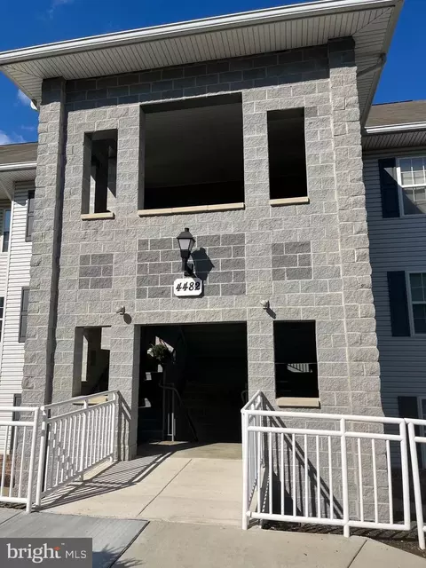 4482 Woodsman Dr #1222, Hampstead, MD 21074