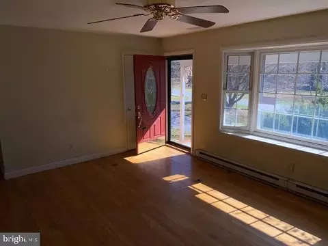 902 Rolling Ridge Dr, Westminster, MD 21157 photo 2