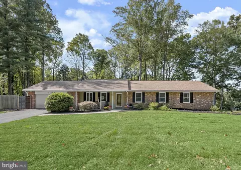6109 Oak Hill Dr, Sykesville, MD 21784