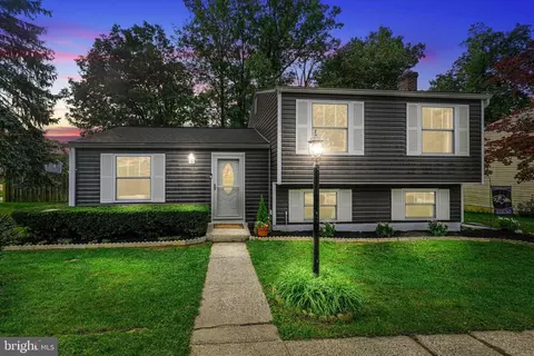 4371 Sycamore Dr, Hampstead, MD 21074