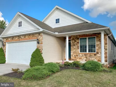 602 Clubside Dr #404, Taneytown, MD 21787