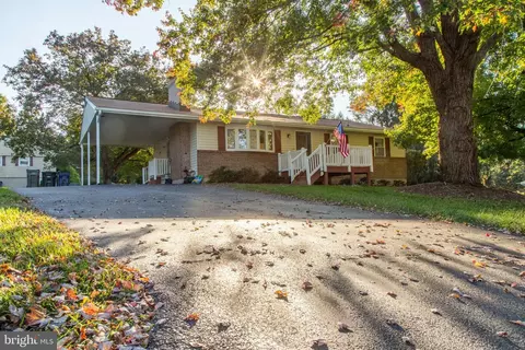 5906 Dale Dr, Sykesville, MD 21784