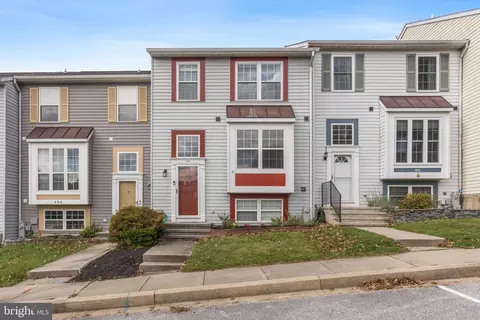 404 Hobbitts Ln, Westminster, MD 21158