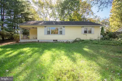 2407 Snydersburg Rd, Hampstead, MD 21074
