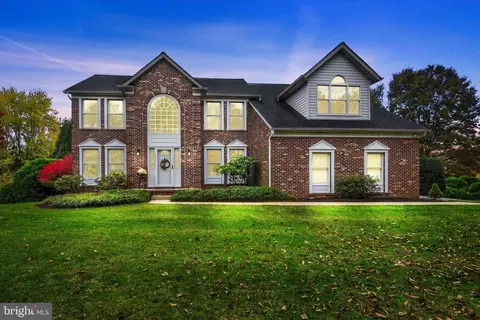 6415 Magic Splendor Dr, Sykesville, MD 21784