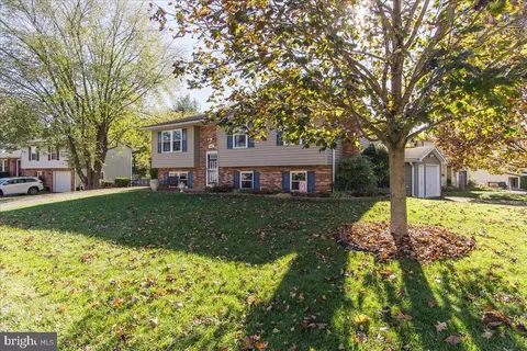 7092 Saddle Dr, Sykesville, MD 21784