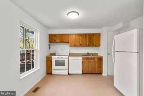839 Ewing Dr, Westminster, MD 21158 photo 3