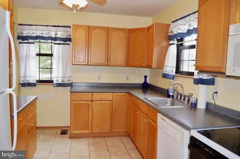 926 Ruby Ct, Westminster, MD 21158 photo 5