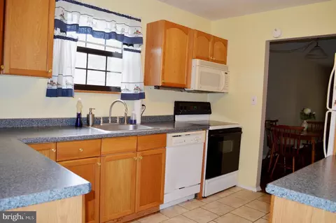 926 Ruby Ct, Westminster, MD 21158 photo 4