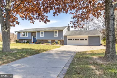6403 Taper Ct, Sykesville, MD 21784
