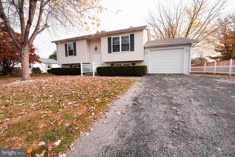 77 Trevanion Rd, Taneytown, MD 21787