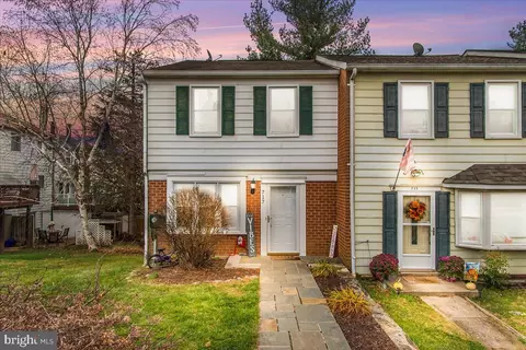 717 Robinwood Dr, Mount Airy, MD 21771