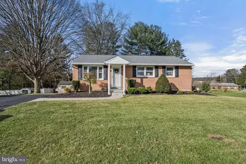 6210 Hemlock Dr, Sykesville, MD 21784