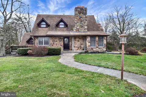 4000 Bullfrog Rd, Taneytown, MD 21787