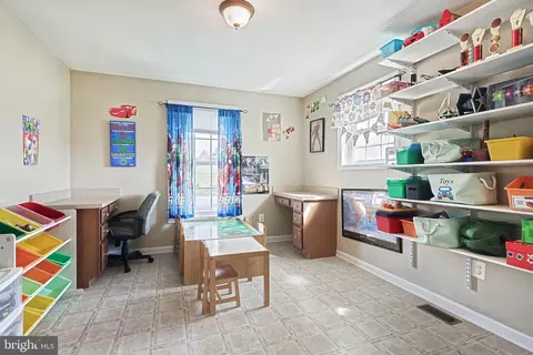 275 Greenfields Dr, Westminster, MD 21158 photo 10