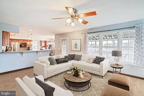 275 Greenfields Dr, Westminster, MD 21158 photo 5
