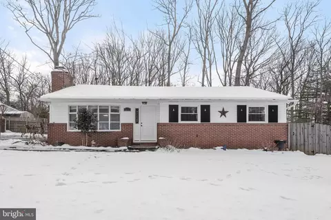2221 Longview Dr, Sykesville, MD 21784