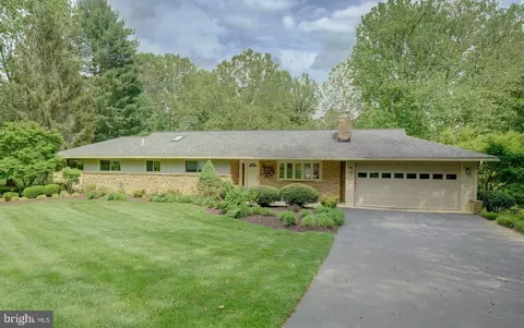 5401 Emerald Dr, Sykesville, MD 21784