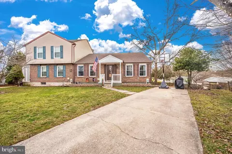 809 Young Ct, Westminster, MD 21158 photo 2