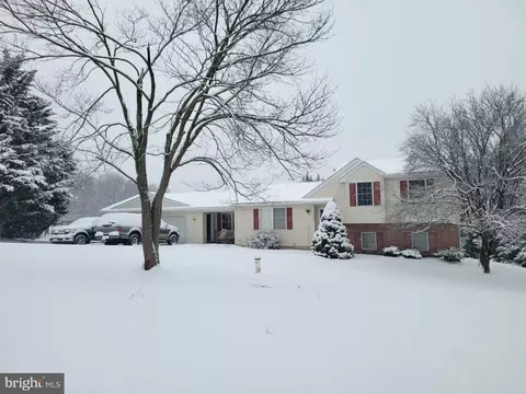 4088 Simpson Dr, Westminster, MD 21158