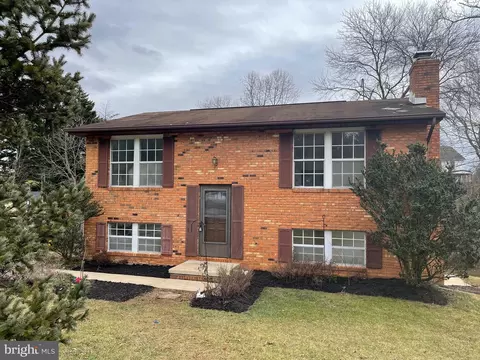 6608 Stirrup Ct, Sykesville, MD 21784