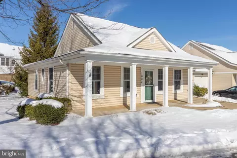 1004 Parade Ln, Mount Airy, MD 21771
