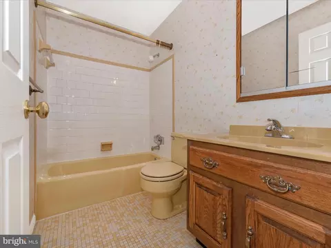 Bath - 4109 Teklen Dr, Westminster, MD 21157 photo 2 of 3