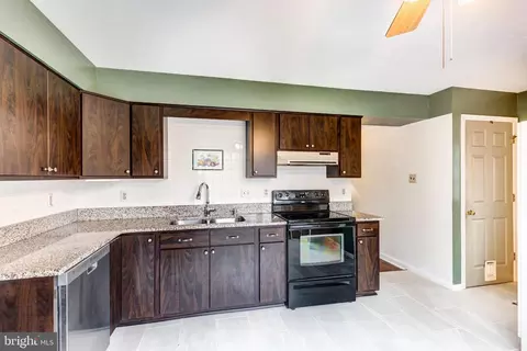 Kitchen - 4503 Rooster Tail Dr, Hampstead, MD 21074 photo 2 of 5