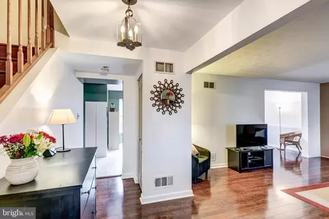 Living - 4503 Rooster Tail Dr, Hampstead, MD 21074 photo 2 of 8
