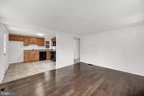 Living - 101 E Thomas St, Union Bridge, MD 21791 photo 4 of 4