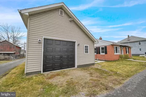 Exterior - 101 E Thomas St, Union Bridge, MD 21791 photo 4 of 13
