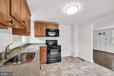 Kitchen - 101 E Thomas St, Union Bridge, MD 21791 photo 3 of 4