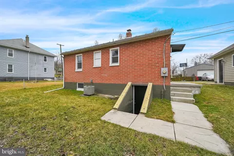 Exterior - 101 E Thomas St, Union Bridge, MD 21791 photo 10 of 13