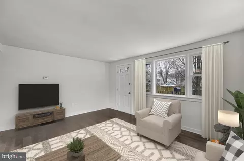 Living - 101 E Thomas St, Union Bridge, MD 21791 photo 2 of 4