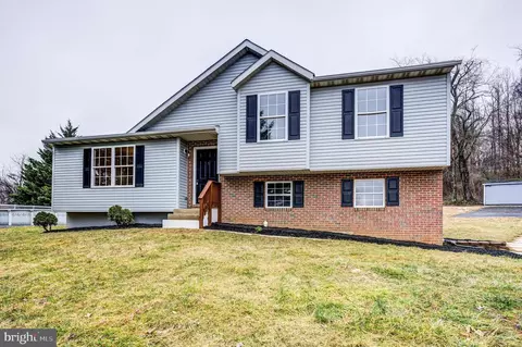 810 Knobs End Dr, Westminster, MD 21158