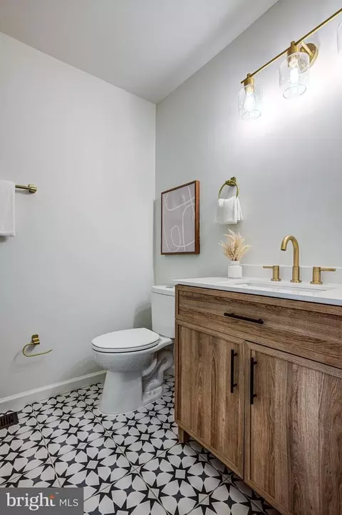 Bath - 810 Knobs End Dr, Westminster, MD 21158 photo 1 of 5