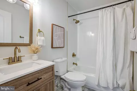 Bath - 810 Knobs End Dr, Westminster, MD 21158 photo 3 of 5