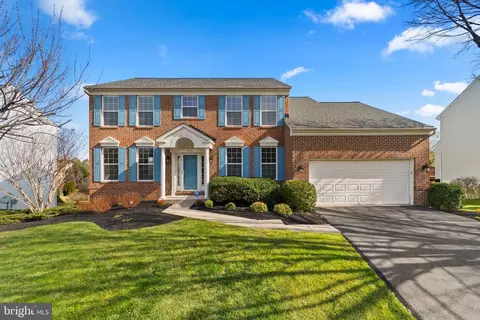5793 Victor Dr, Sykesville, MD 21784