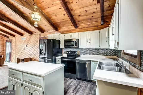 Kitchen - 2638 Baumgardner Rd, Westminster, MD 21158 photo 4 of 6