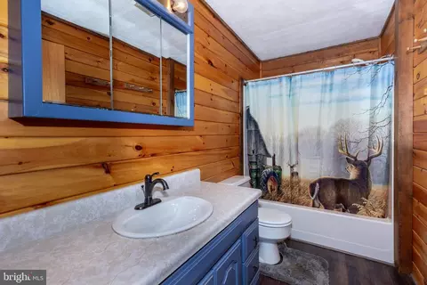 Bath - 2638 Baumgardner Rd, Westminster, MD 21158 photo 3 of 4