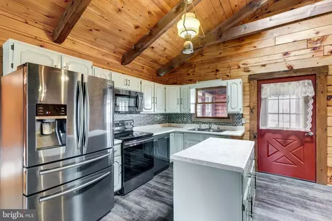 Kitchen - 2638 Baumgardner Rd, Westminster, MD 21158 photo 6 of 6