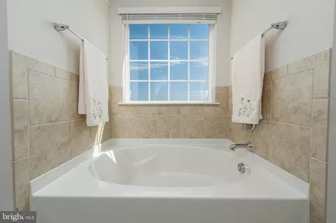 Bath - 607 Stonegate Rd, Westminster, MD 21157 photo 2 of 5