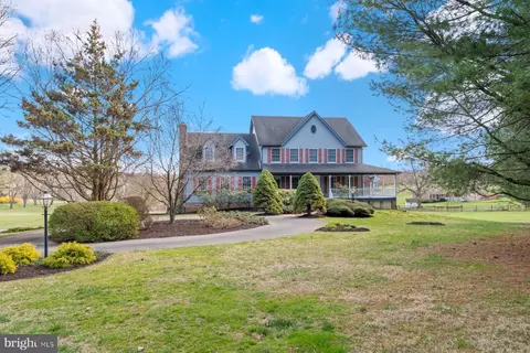 6504 Chantilly Dr, Sykesville, MD 21784